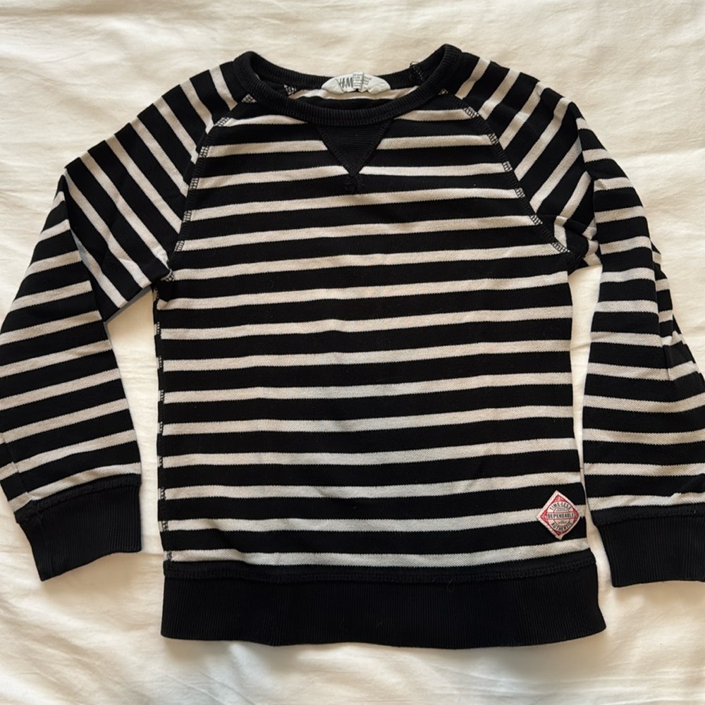 H&M lightweight sweatshirt size 6-8